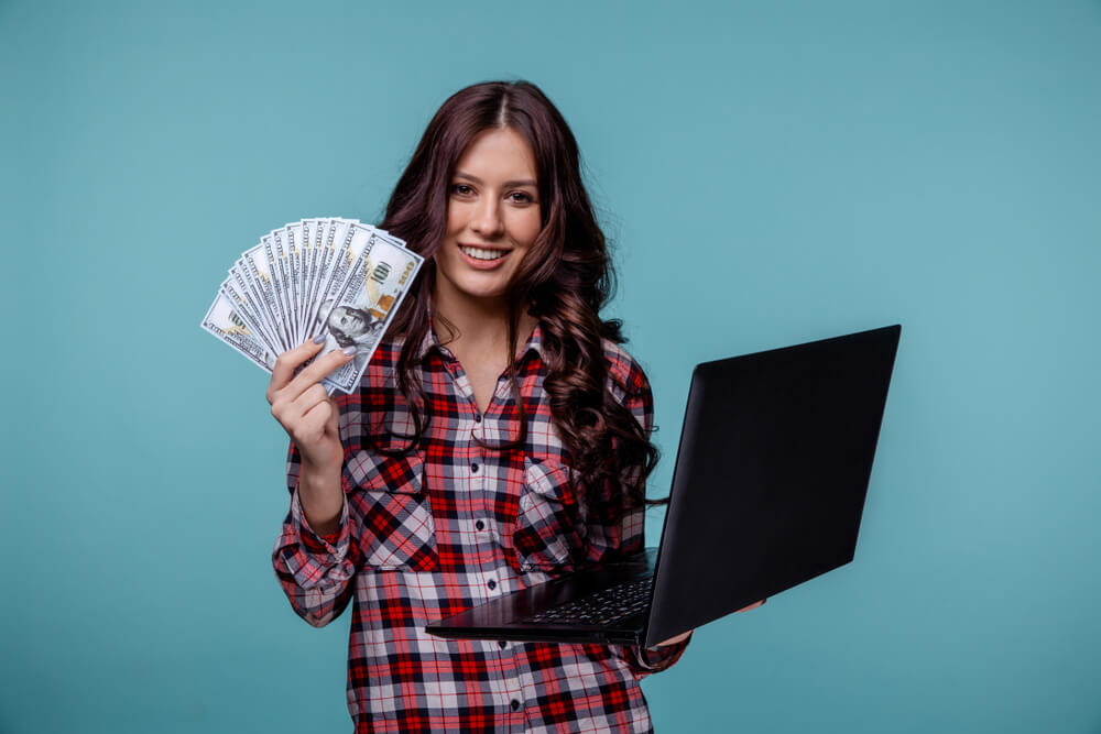 woman with cash for emergency bills for title loan