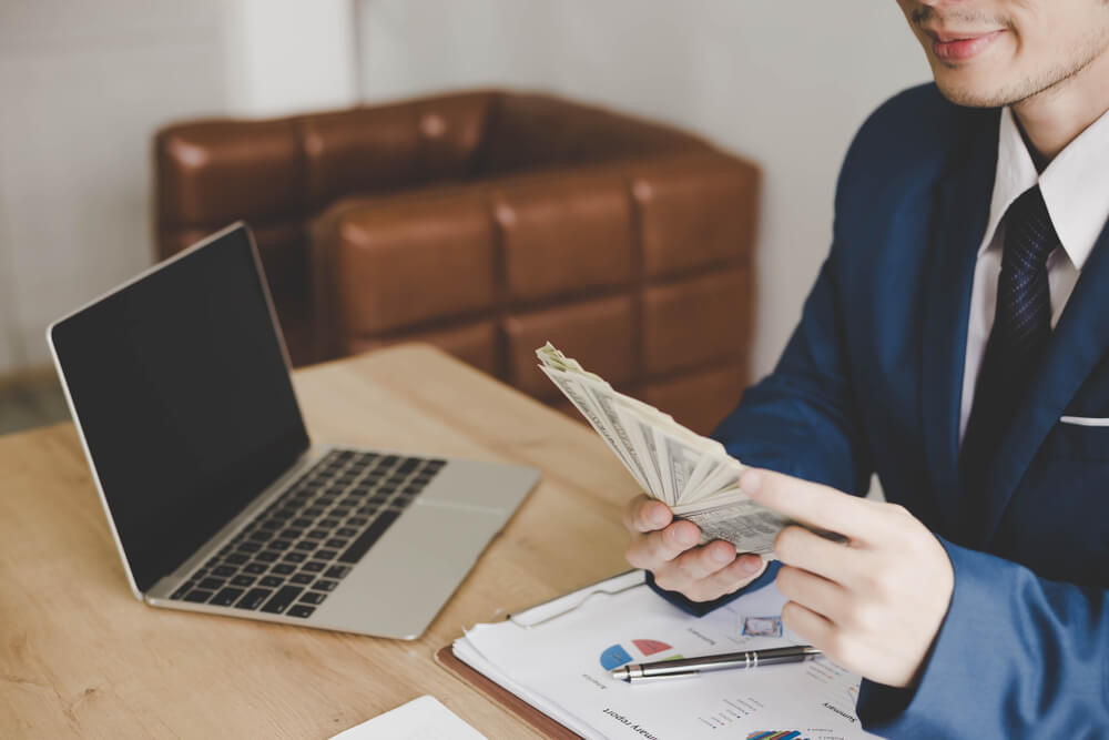 Man using a title loan