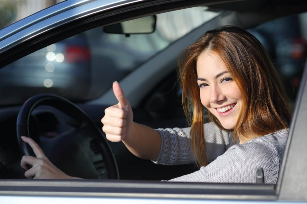 al-auto-pawn-loans-header woman in car