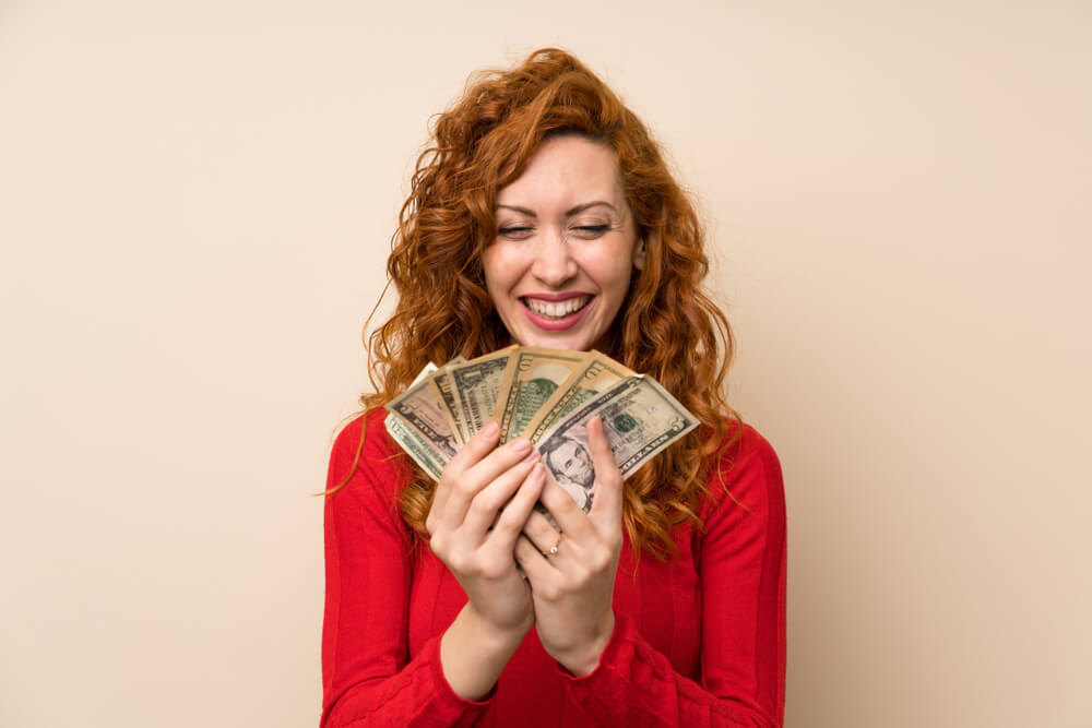 woman with cash from title pawn 