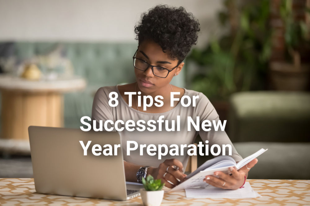 young women looking up 8 tips for successful new year preparation with a payday loan