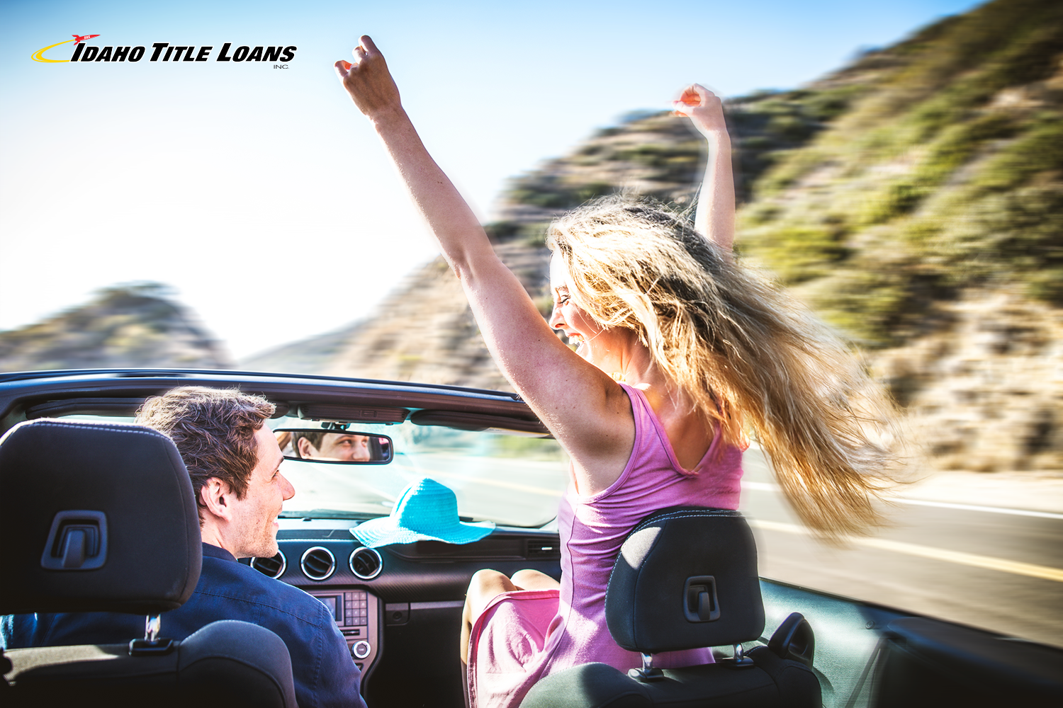 couple in car after getting approved for title loans in less than 30 minutes