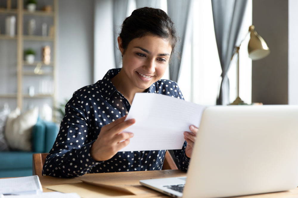 woman reviewing Tennessee title loan form online