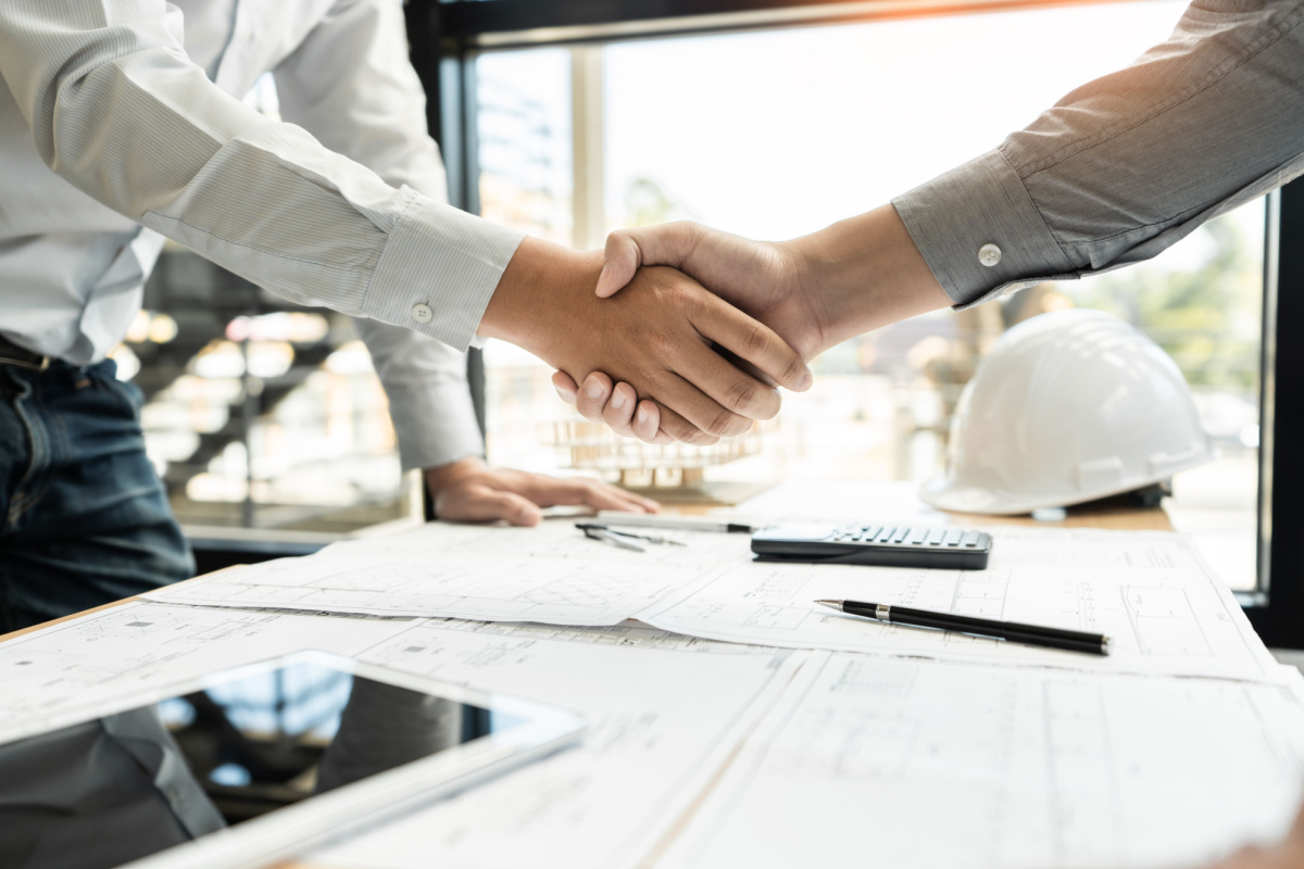 title loan representative and client shaking hands from easily applying