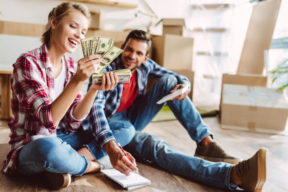 Couple counting title loan cash