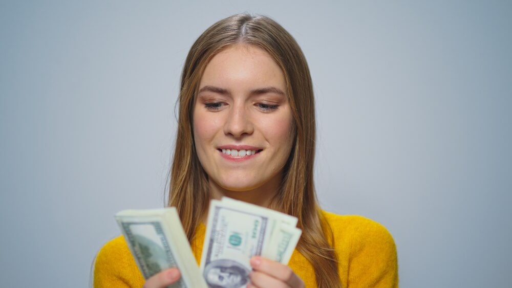 woman counting utah installment loan cash