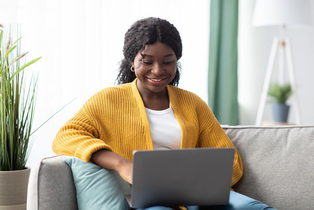 woman requesting a title loan online 