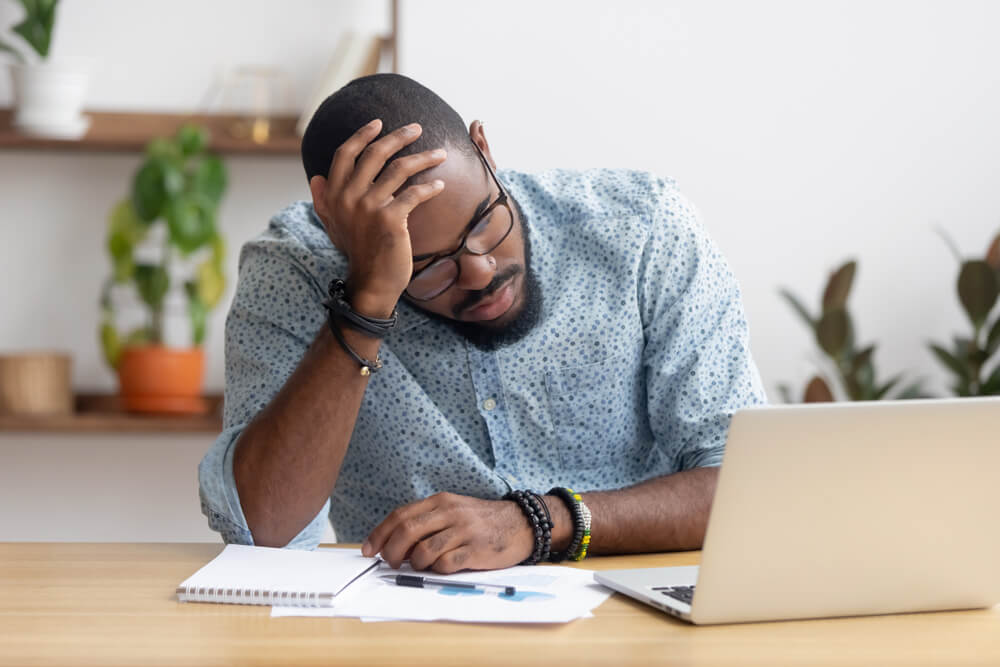 man having money troubles in need of a mississippi payday loan