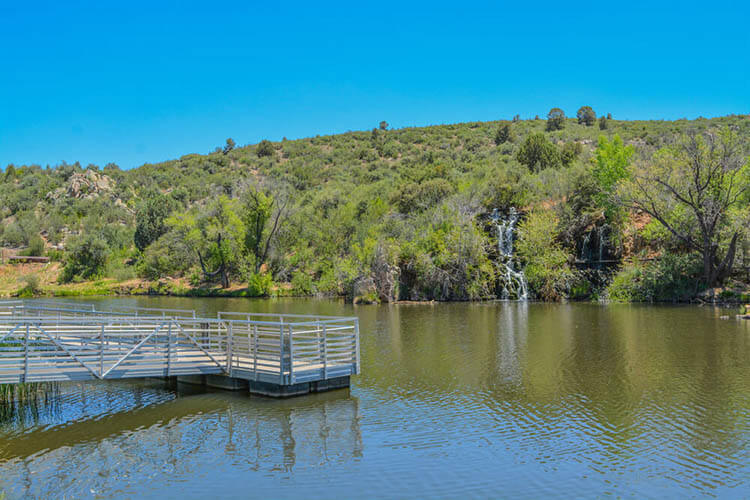 a lake in Prescott, AZ for an entertaining attraction