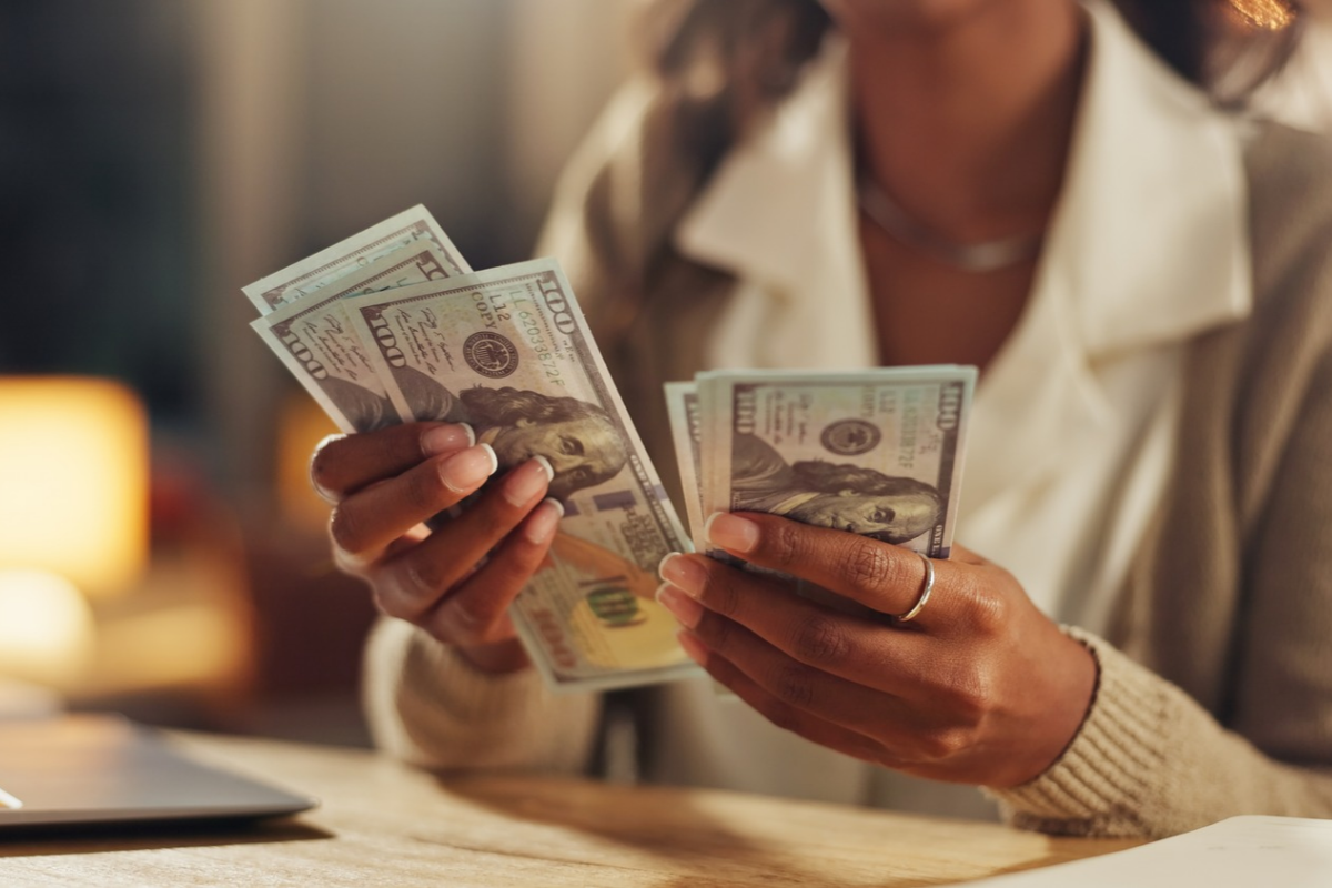 borrower counting title loan cash