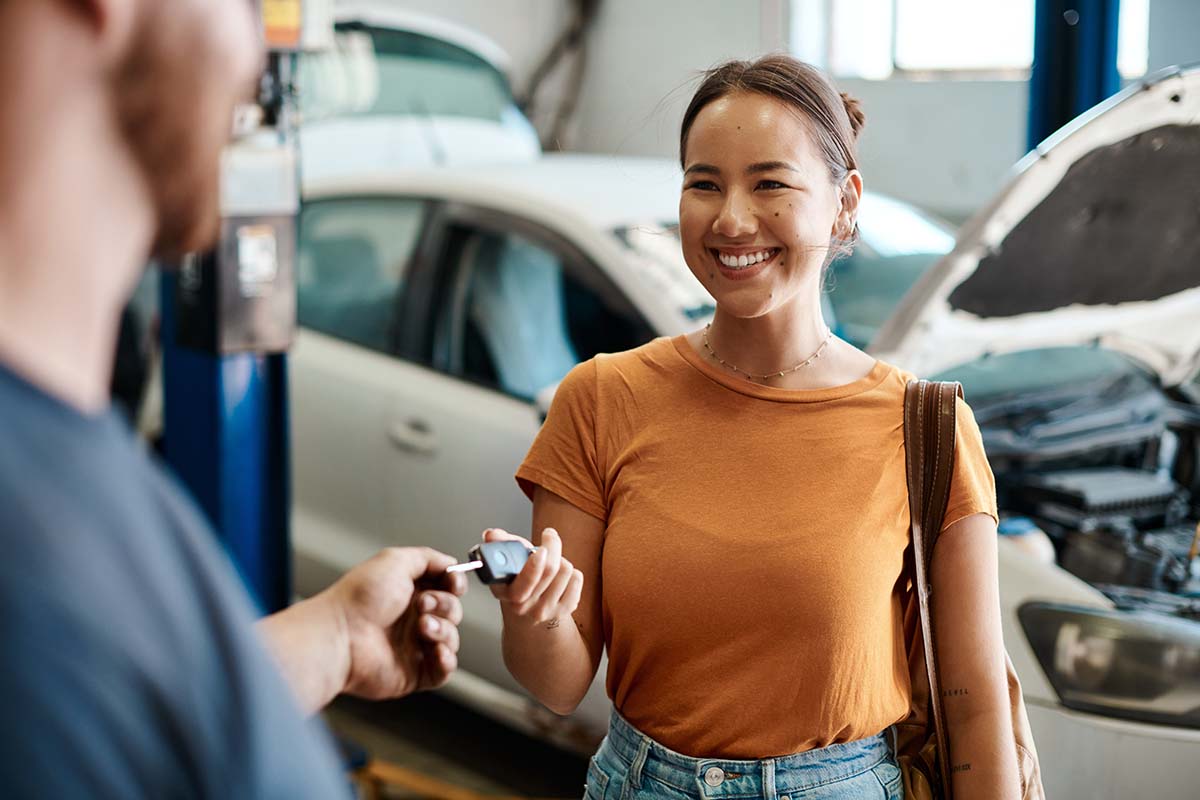 woman giving keys to mechanic