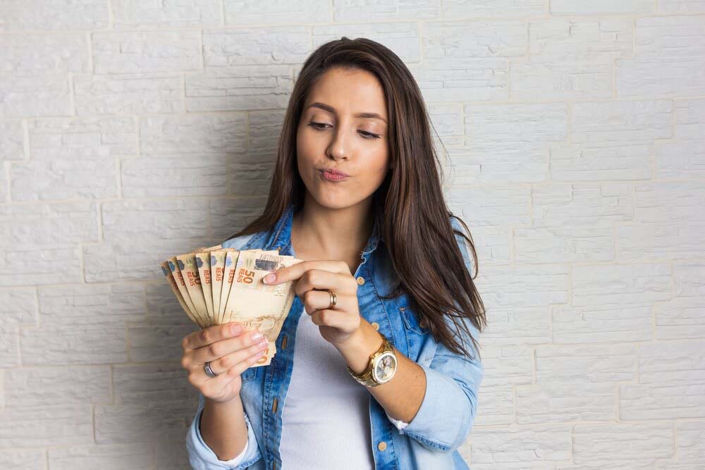 woman with money from payday loans