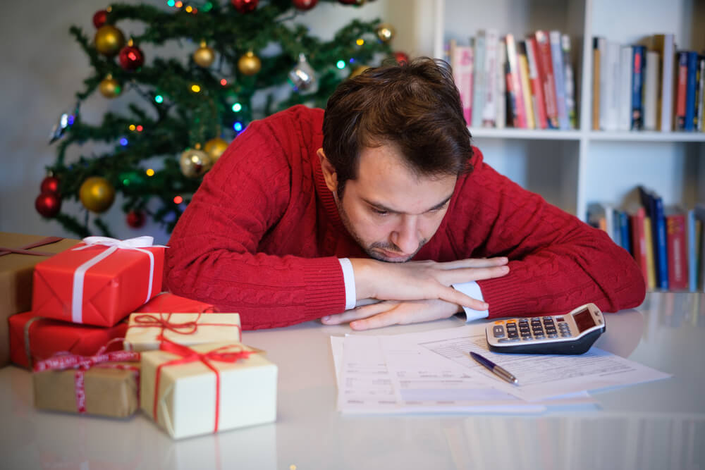 man trying to avoid holiday debt 