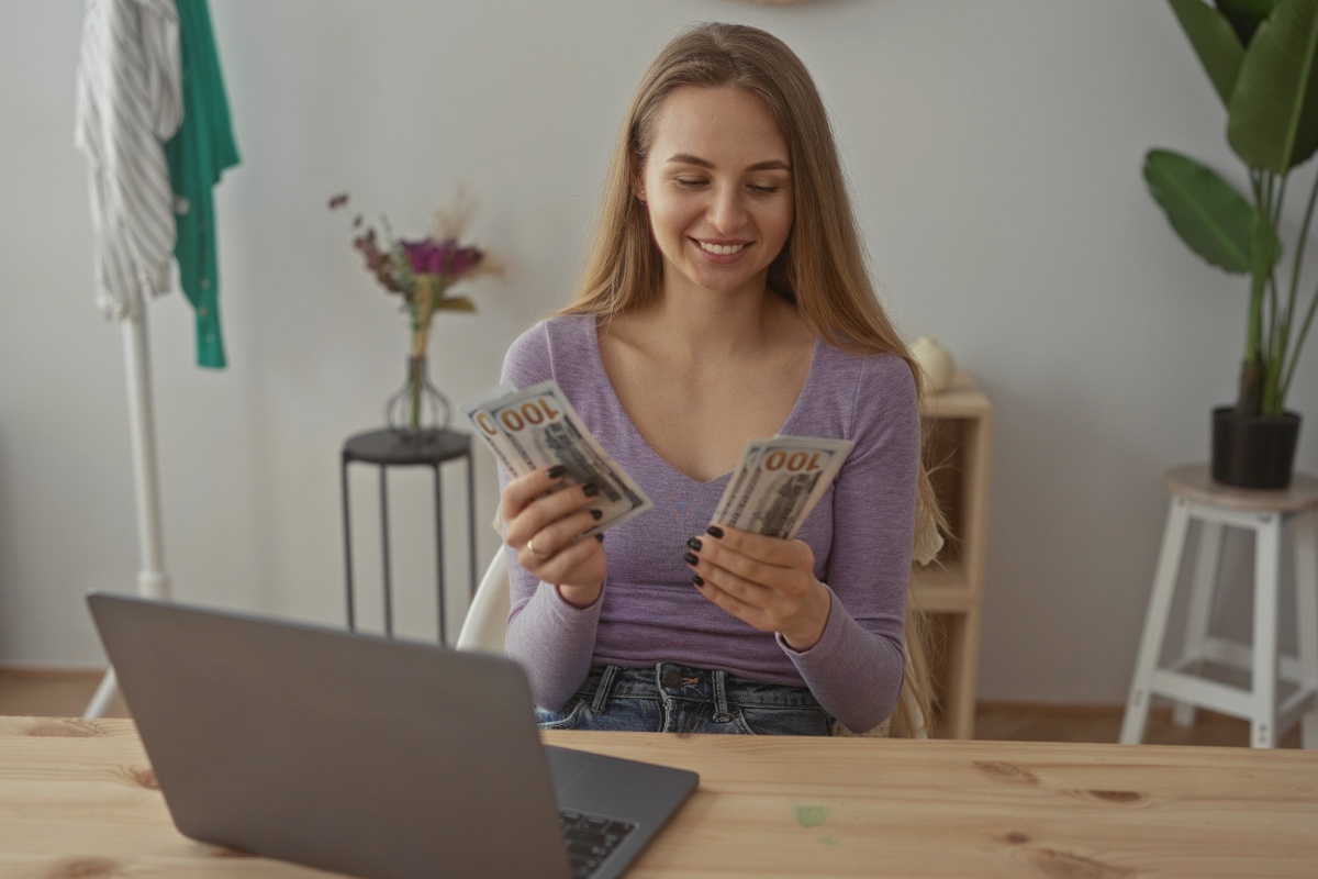 happy woman with $250 payday loan online