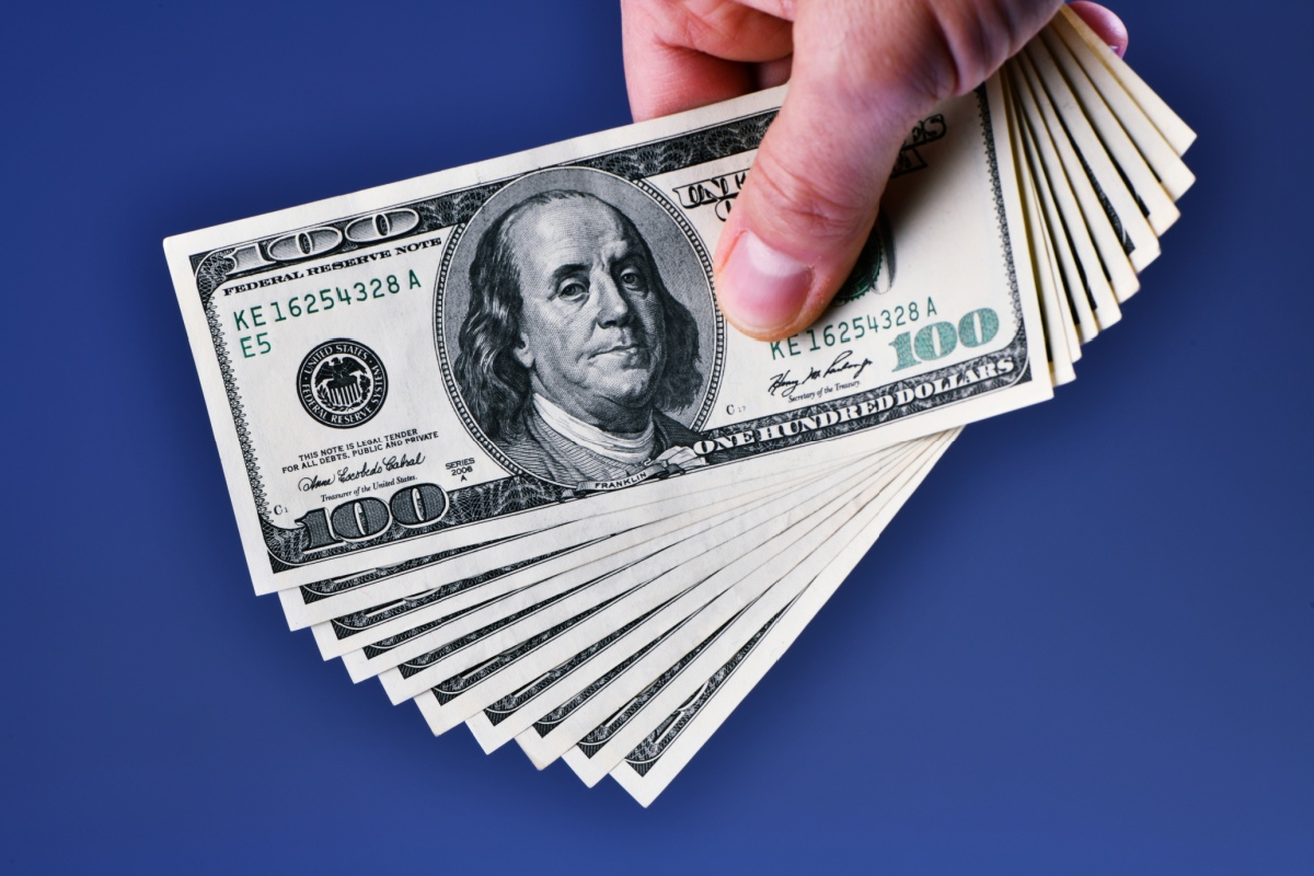 holding 1,000 dollars from bad credit title loans