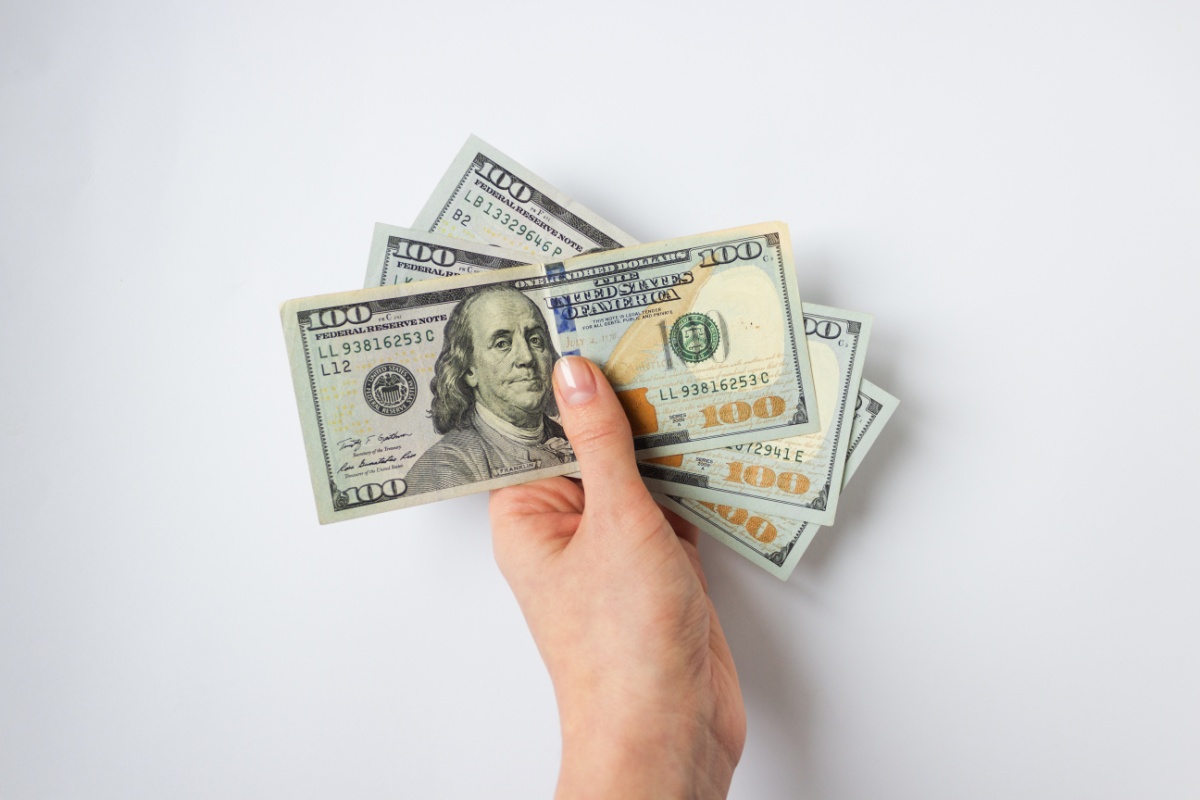 holding $300 from a bad credit loan in Alabama