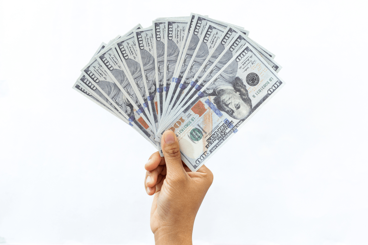 holding Missouri cash loan money