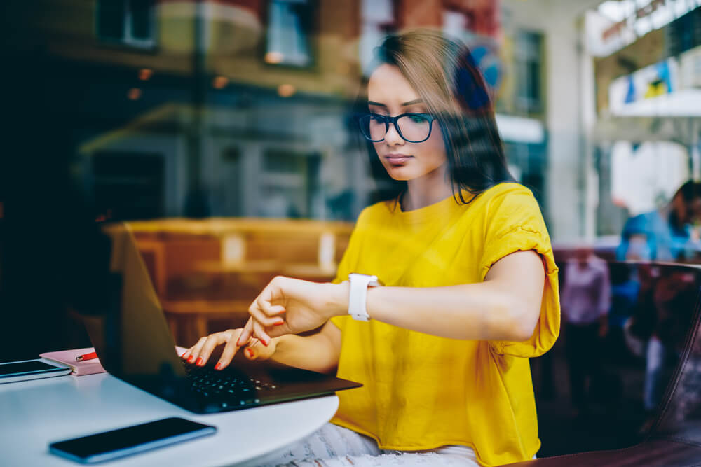 woman managing time payday loan