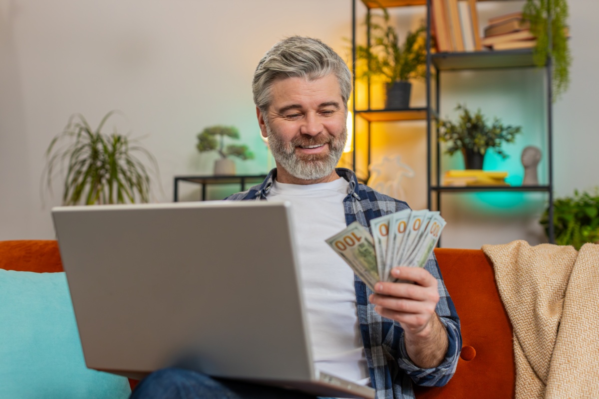 man gets $500 payday loans online same day