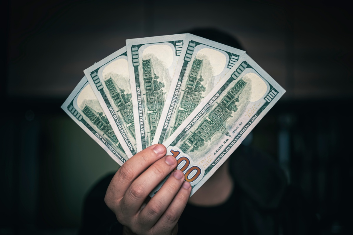 man holds $500 loan in Texas