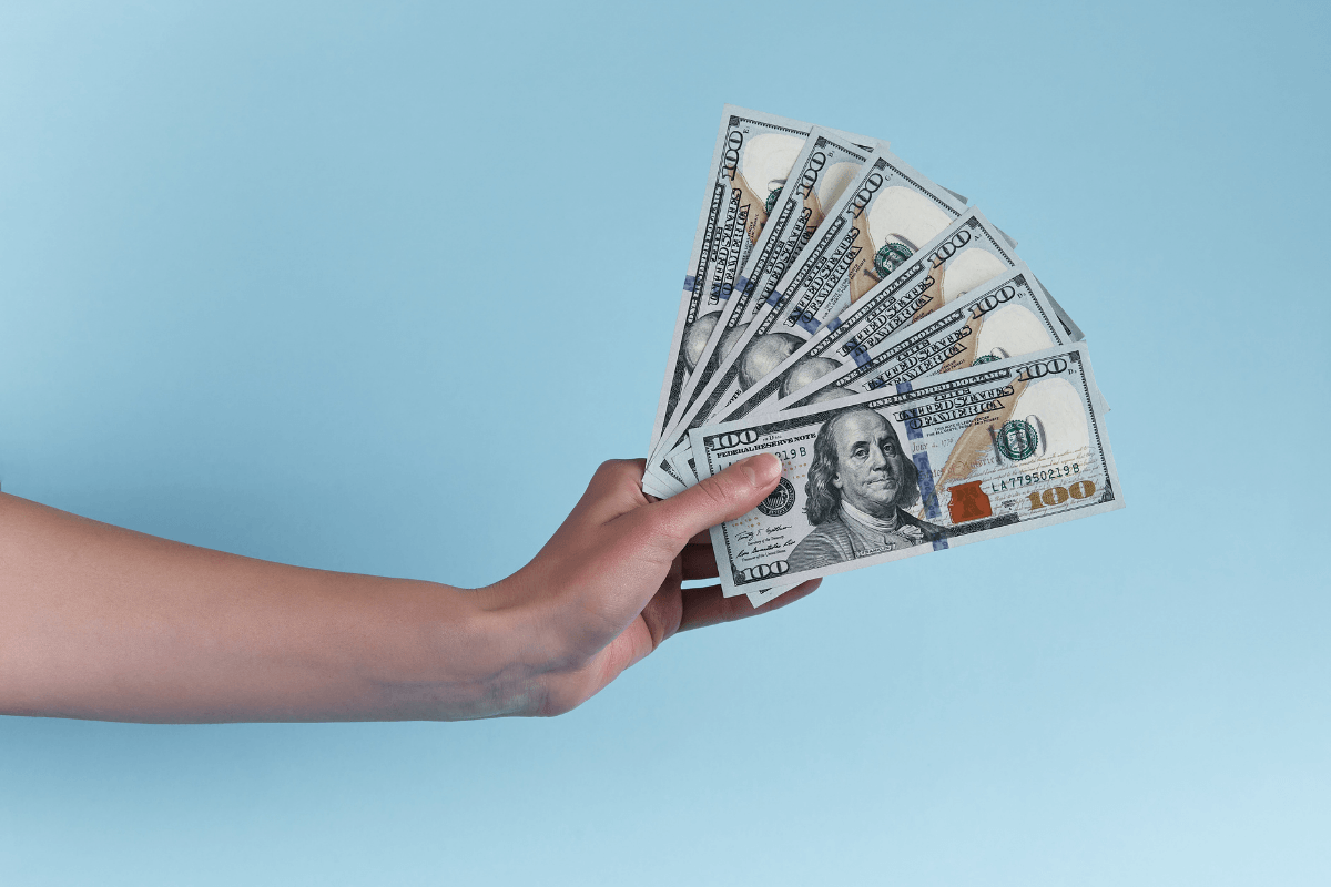 man holds $500 title loan with no credit check