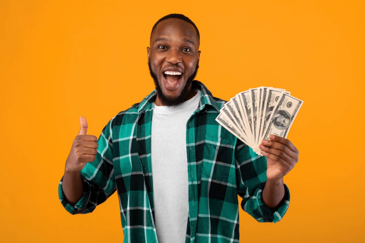 man holds cash from title loans without a job