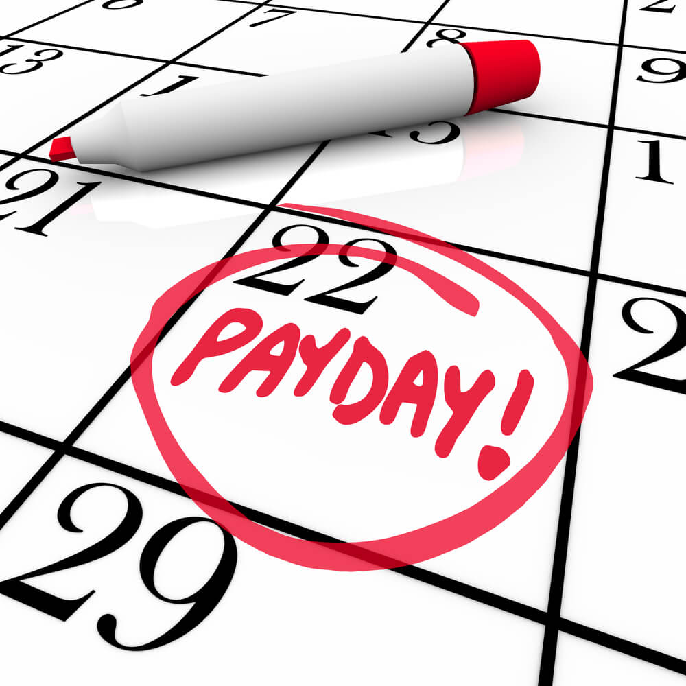 calendar with payday circled from living paycheck-to-paycheck