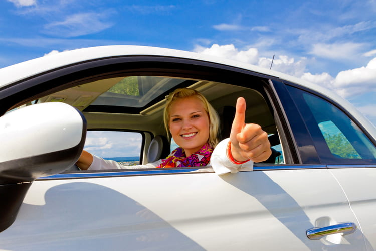 Woman driving after getting a Georgia online title pawn nearby.