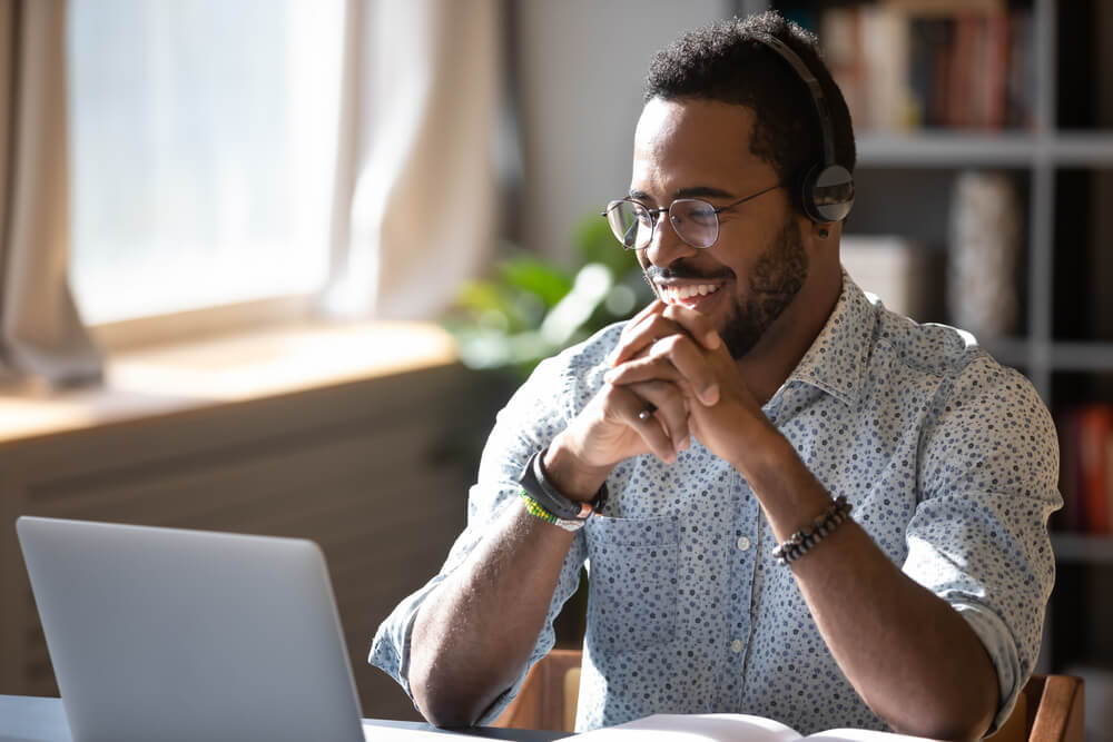 man chatting with payday loan representative online