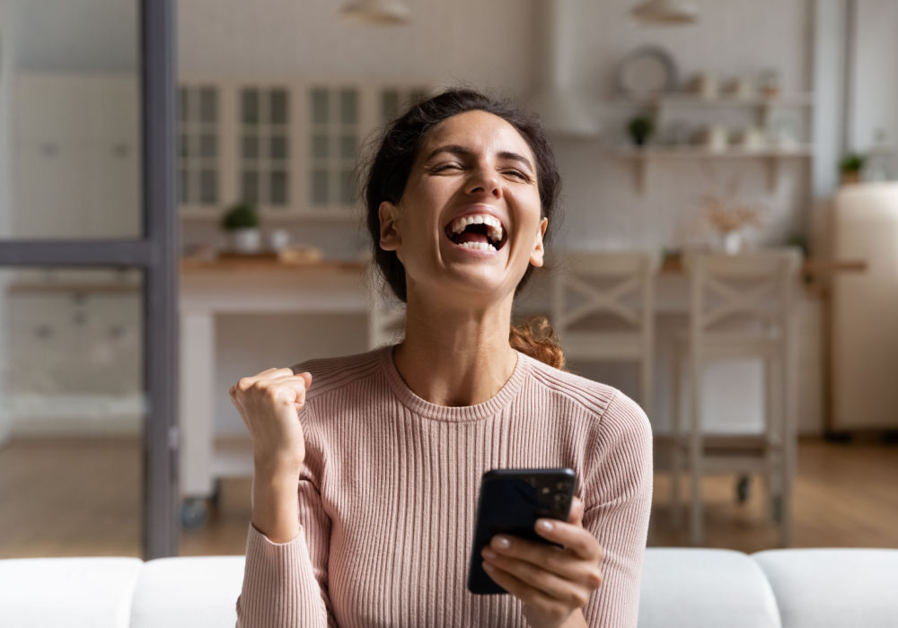 woman thinking how to apply for payday loans online in Florida