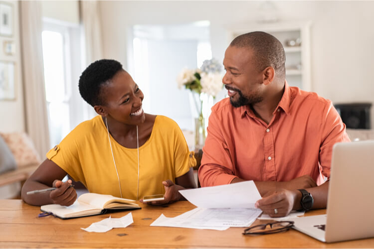 couple paying bills with title loans