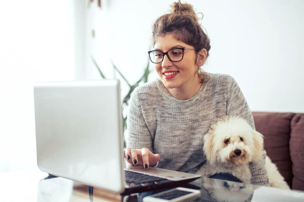 girl requesting title loans online for pet care