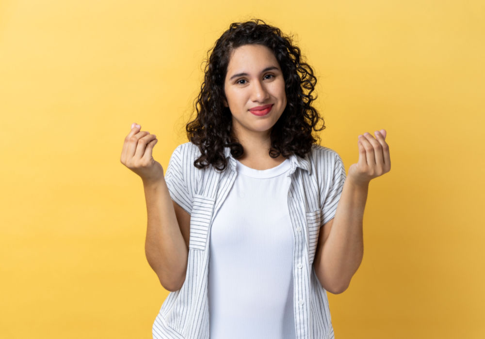 spanish-speaking woman making money