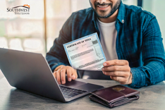 man uses car title to get a instant title loan online