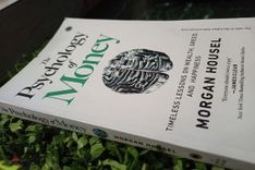 personal finance book Psychology of money from Morgan Housel