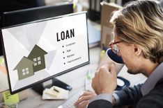 man searches online for fast title loans in Tempe, AZ