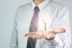 loan representative with key for title loan
