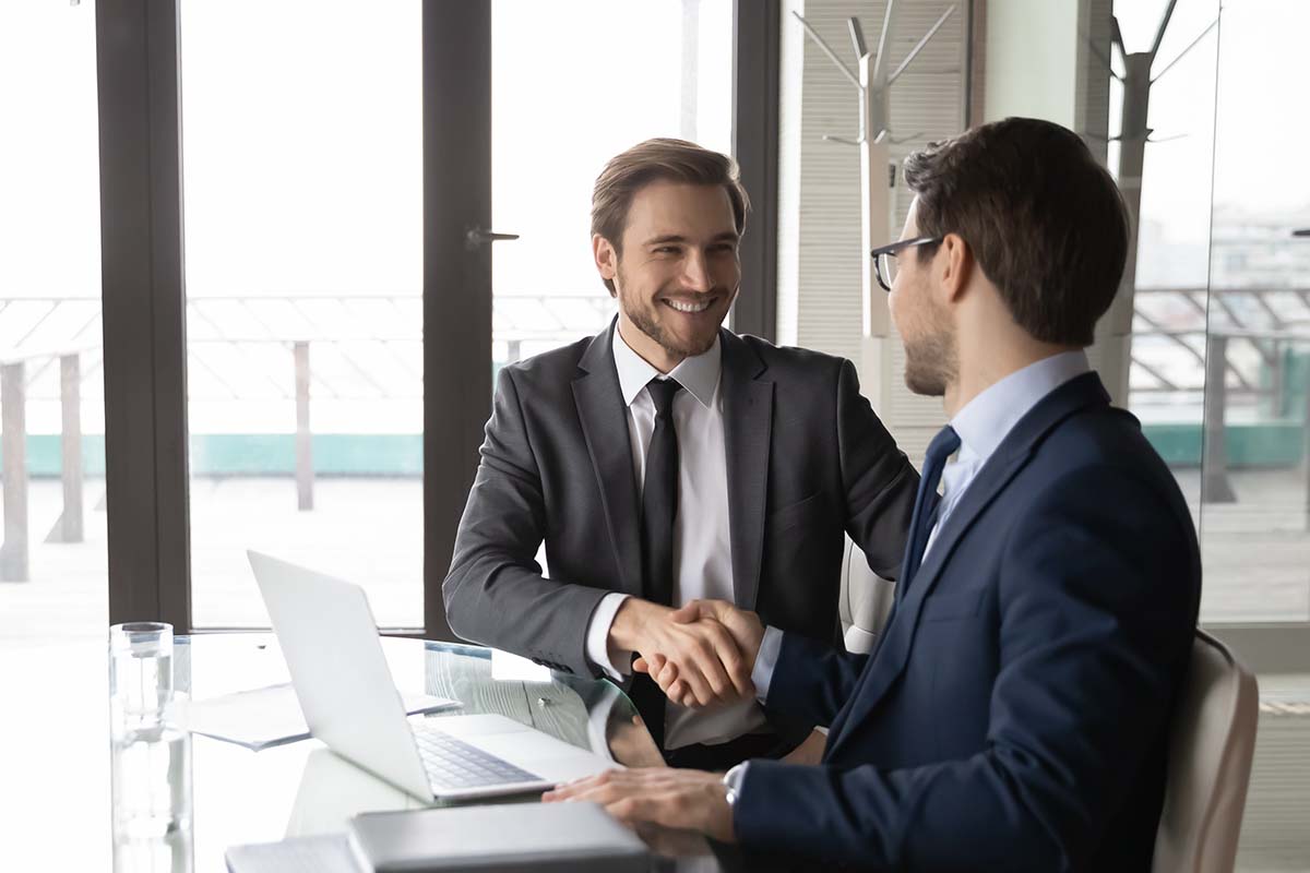 title loan agents waiting to help 