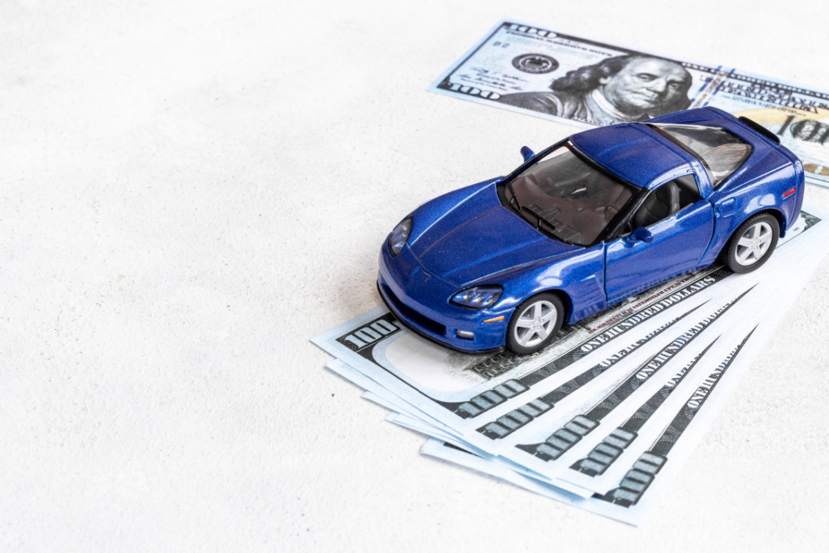 toy car with cash from Tennessee title loan