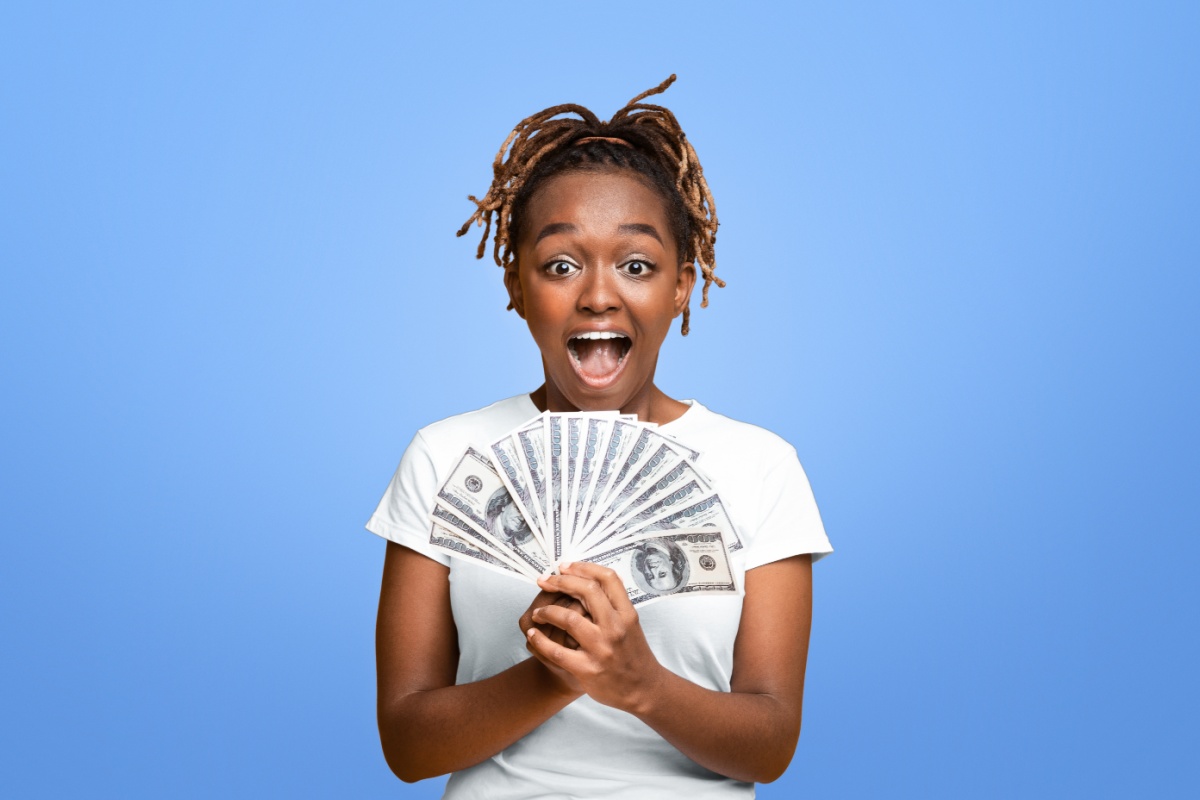 woman holding emergency cash for MS seasonal costs