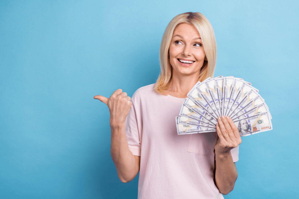 woman holds $8,000 from Idaho Falls title loans