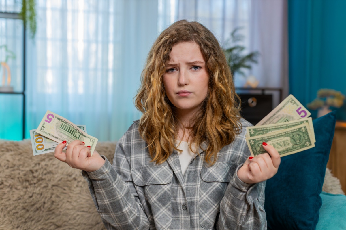 woman needs emergency cash to help with inflation costs