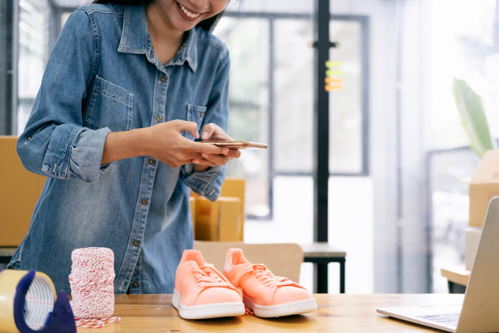 woman selling online to make money